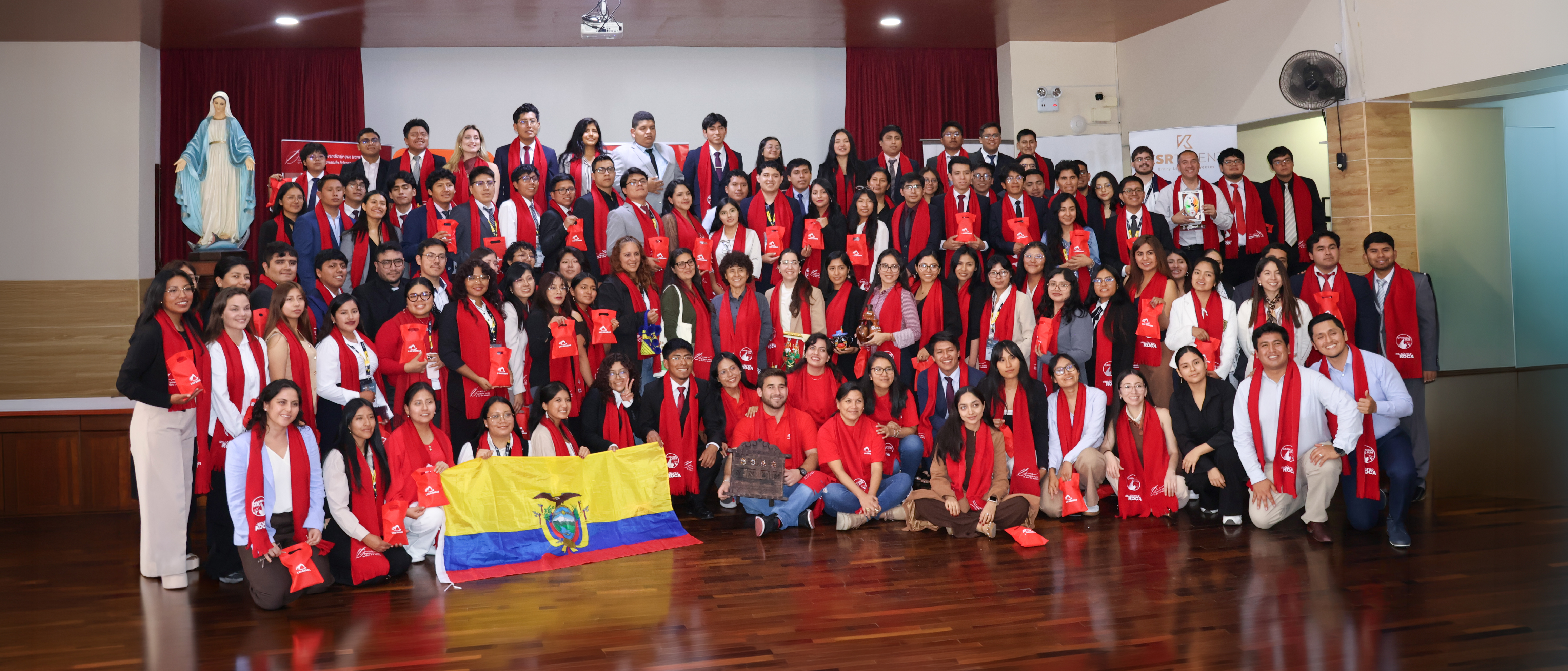 Minera Poderosa fortalece su vínculo con jóvenes talentos del sector minero en la Feria Laboral de OMA Perú