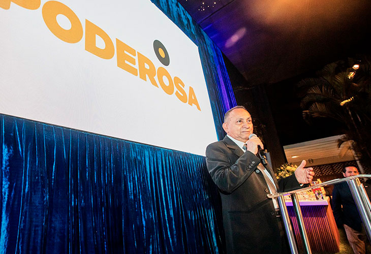 Minera Poderosa: Innovación que transforma la tierra. 